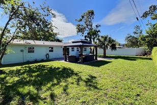 4658 Maceachen Blvd, Sarasota, FL 34233 - Photo 2