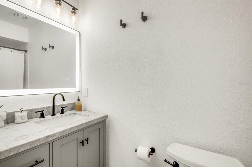 4912 80th Avenue Cir, Sarasota FL  34243-4915 exterior