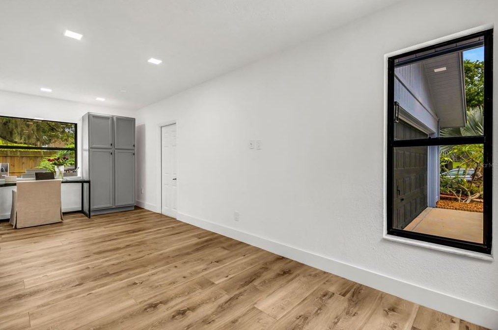 4912 80th Avenue Cir, Sarasota FL  34243-4915 exterior