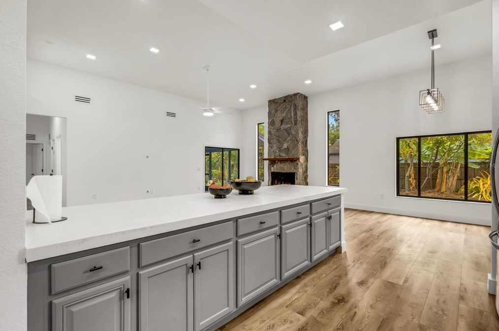 4912 80th Avenue Cir, Sarasota FL  34243-4915 exterior