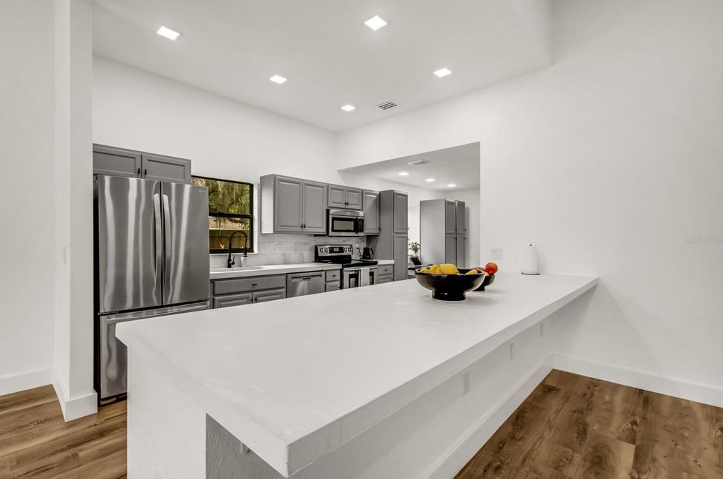 4912 80th Avenue Cir, Sarasota FL  34243-4915 exterior