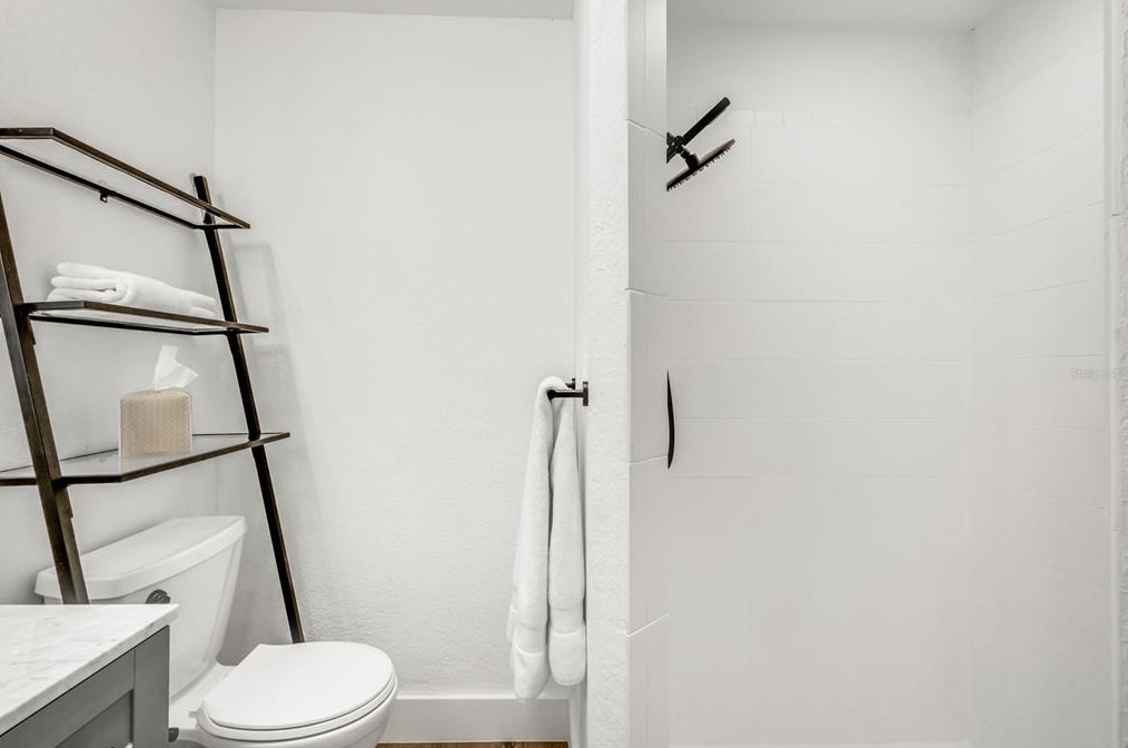 4912 80th Avenue Cir, Sarasota FL  34243-4915 exterior