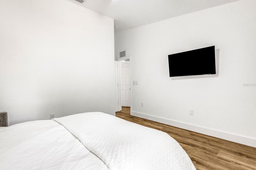 4912 80th Avenue Cir, Sarasota FL  34243-4915 exterior