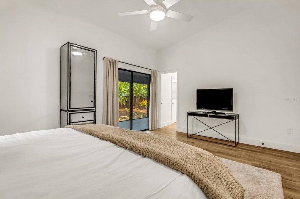 4912 80th Avenue Cir, Sarasota FL  34243-4915 exterior