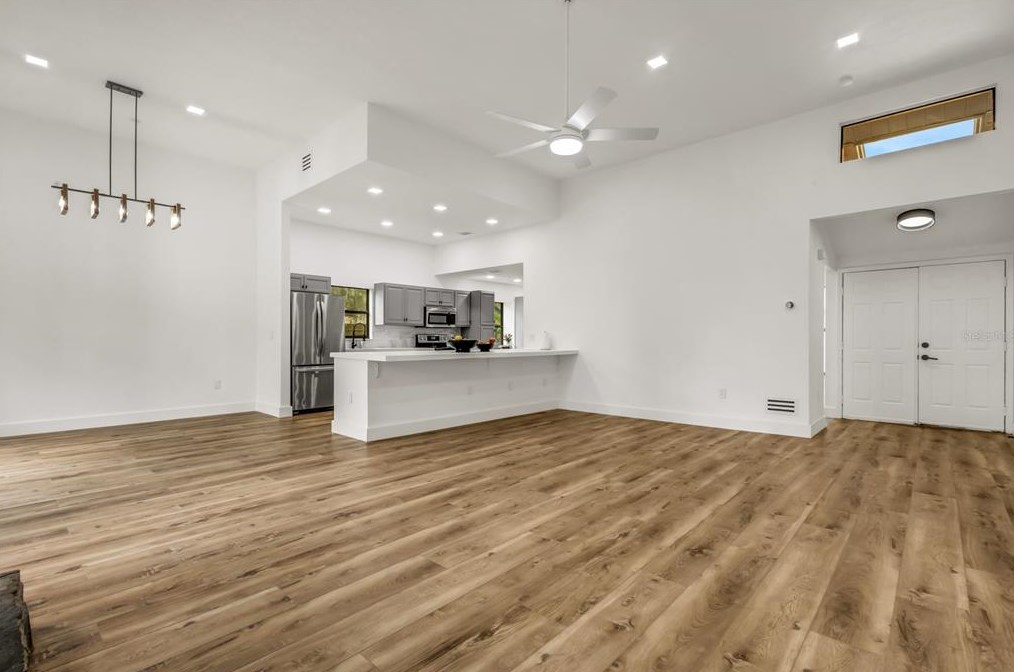 4912 80th Avenue Cir, Sarasota FL  34243-4915 exterior