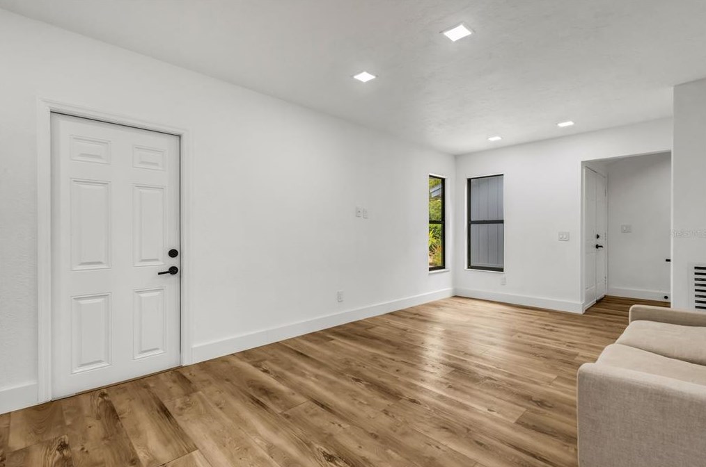 4912 80th Avenue Cir, Sarasota FL  34243-4915 exterior