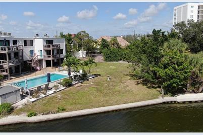 9238 Midnight Pass Road, Sarasota, FL 34242 - Photo 34