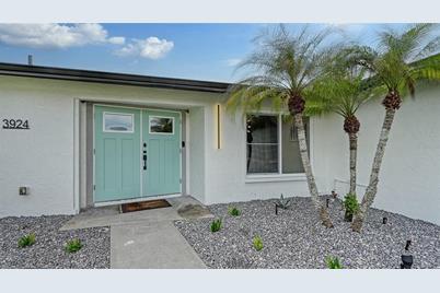 3924 Helene Street, Sarasota, FL 34233 - Photo 2
