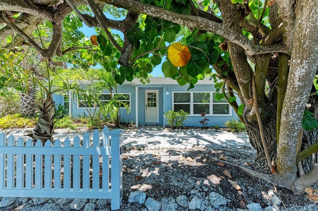 610 Bay Blvd, Anna Maria FL  exterior