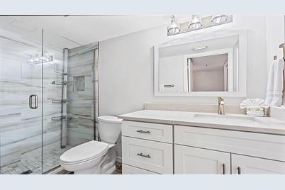 1360 Siesta Bayside Drive #1360-D, Sarasota, FL 34242 - Photo 16