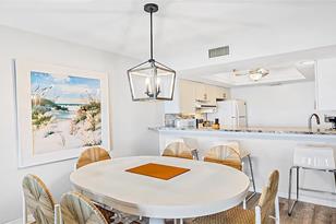 1360 Siesta Bayside Dr, Sarasota, FL 34242 - Photo 12