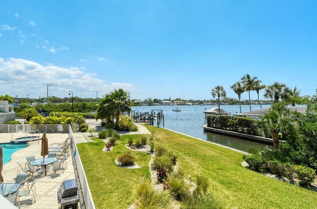 516 Tamiami Trail S #201, Nokomis, FL 34275