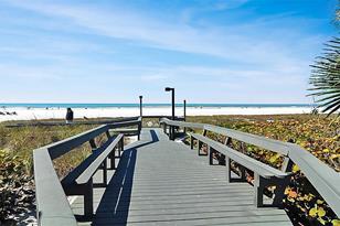 1327 Siesta Bayside Dr, Sarasota, FL 34242 - Photo 18