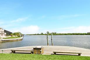 1351 Siesta Bayside Dr, Sarasota, FL 34242 - Photo 18