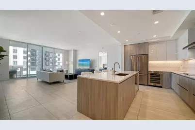 301 Quay Commons Drive #704, Sarasota, FL 34236 - Photo 8
