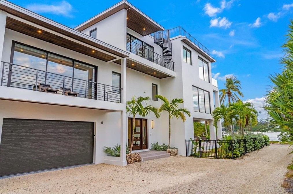6941 Bay Side Dr, Longboat Key, FL 34228-1003