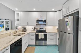 1343 Siesta Bayside Dr, Sarasota, FL 34242 - Photo 12