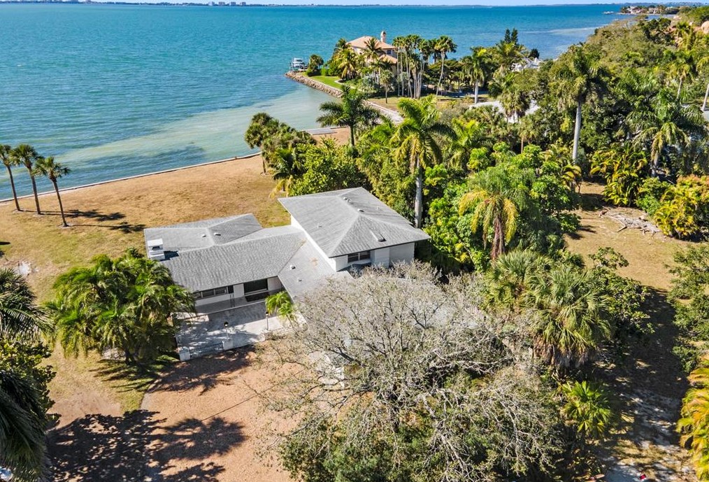 700 Indian Beach Cir, Sarasota, FL 34234-5741