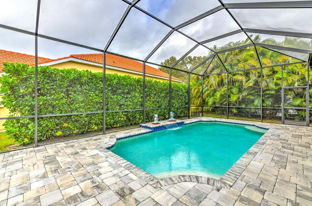 6188 46 St, Bradenton FL  34203-6302 exterior