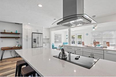 2572 Jefferson Circle, Sarasota, FL 34239 - Photo 12