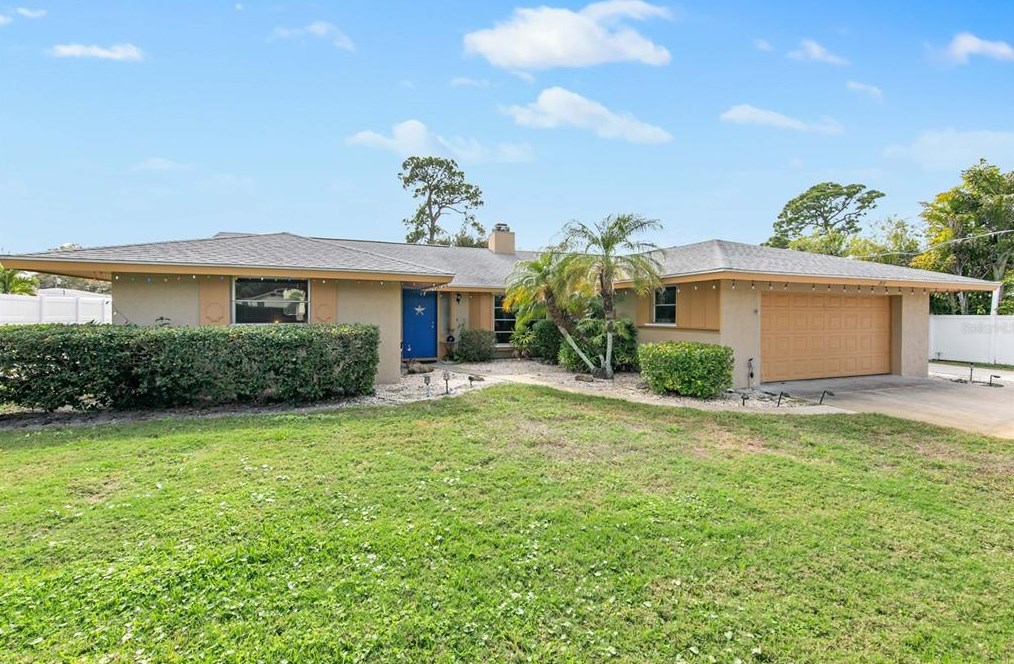 217 Blackburn Rd, Nokomis, FL 34275-3748