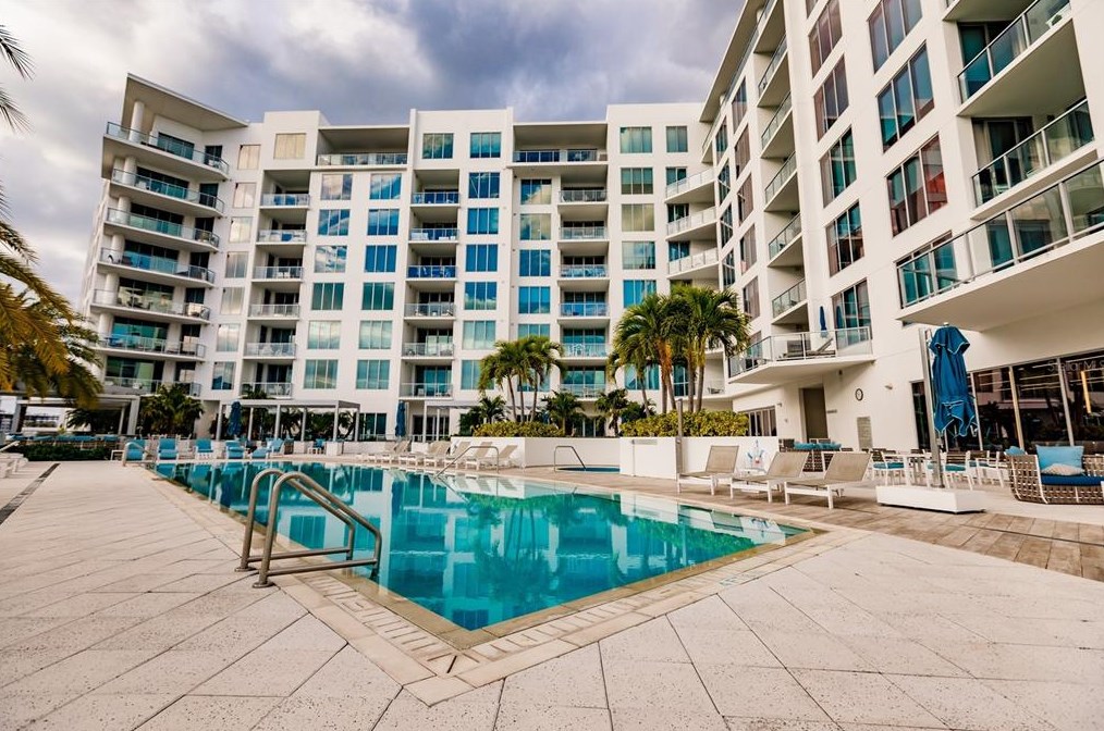 111 Pineapple Ave, Sarasota FL 34236-5727 exterior