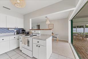 3126 Bougainvillea St, Sarasota, FL 34239 - Photo 12
