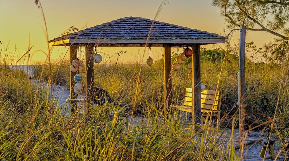 406 Casey Ky Rd, Nokomis FL 34275-3372 exterior