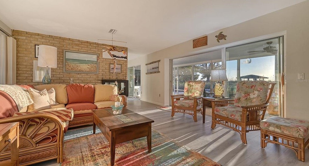 406 Casey Ky Rd, Nokomis FL 34275-3372 exterior