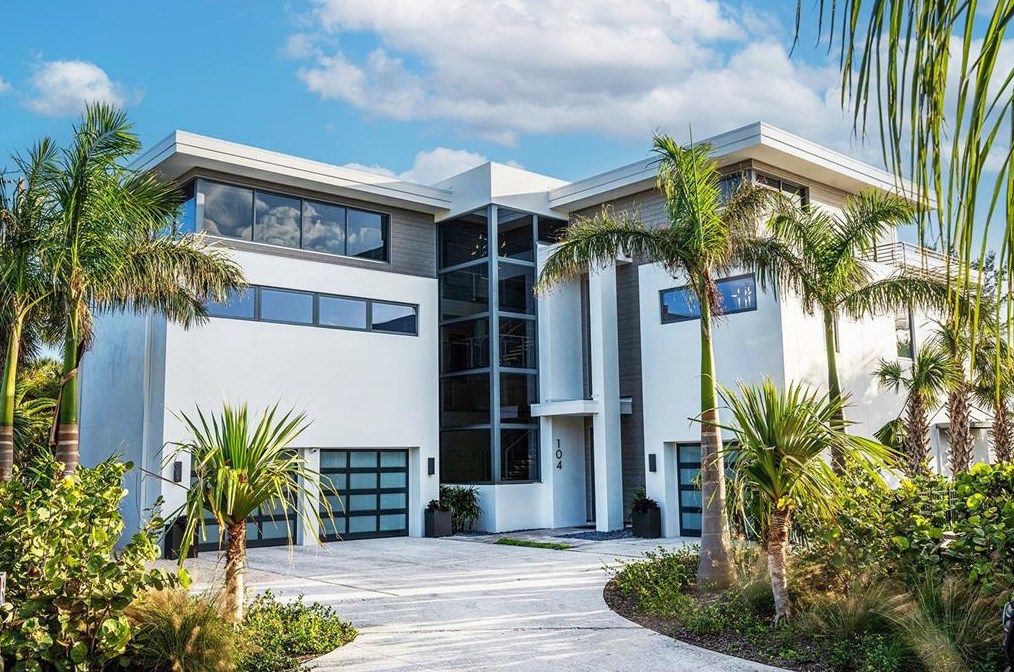 104 Sunset Ln, Holmes Beach, FL 34217