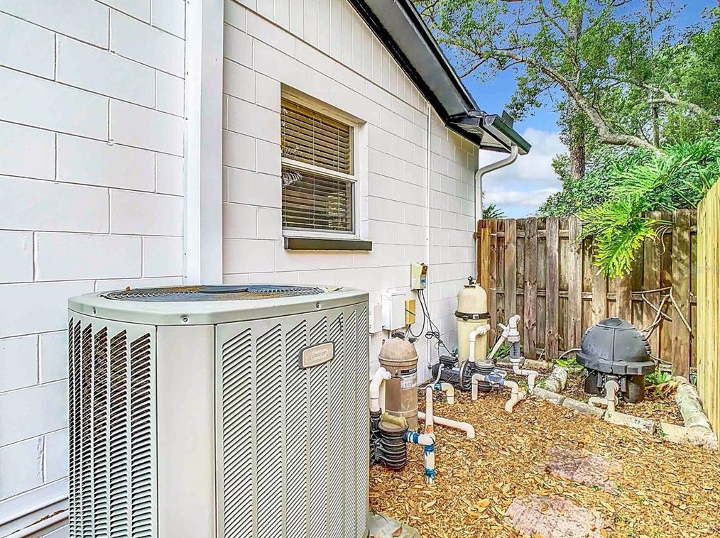 6123 111th Ave, Tampa FL  33617-3129 exterior