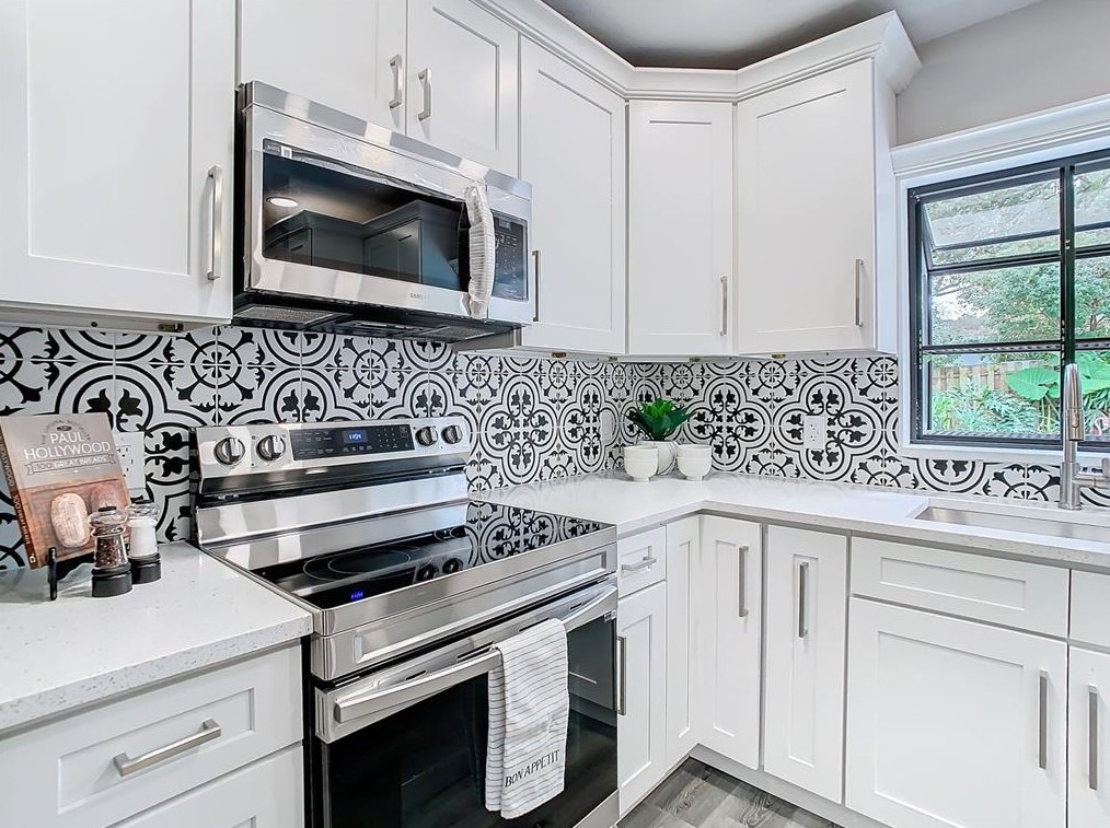 6123 111th Ave, Tampa FL  33617-3129 exterior