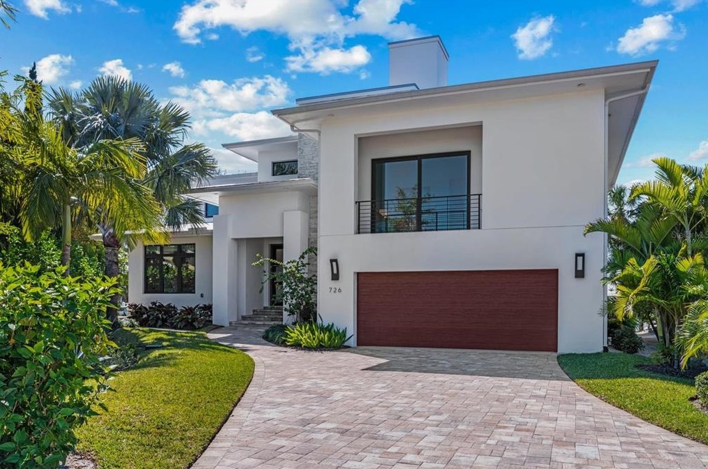 726 Key Royale Dr, Holmes Beach, FL 34217