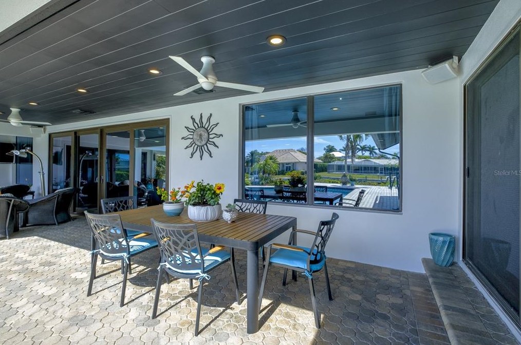 414 Mdw Lark Dr, Sarasota FL 34236-1902 exterior