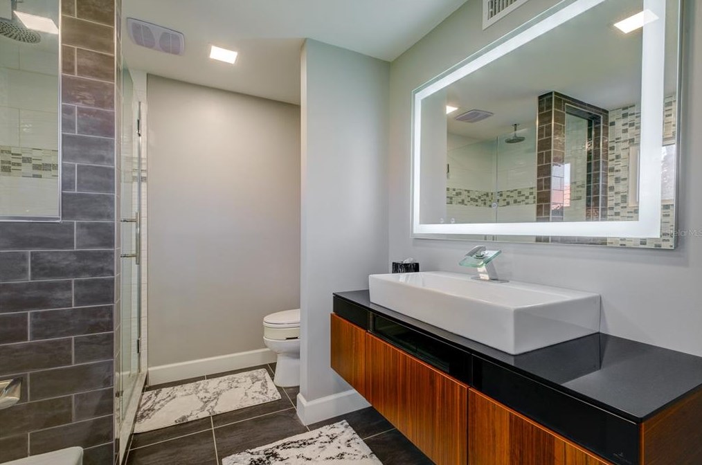 414 Mdw Lark Dr, Sarasota FL 34236-1902 exterior