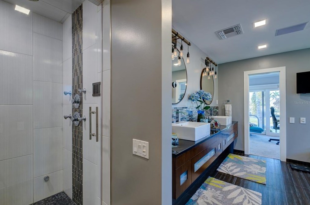 414 Mdw Lark Dr, Sarasota FL 34236-1902 exterior