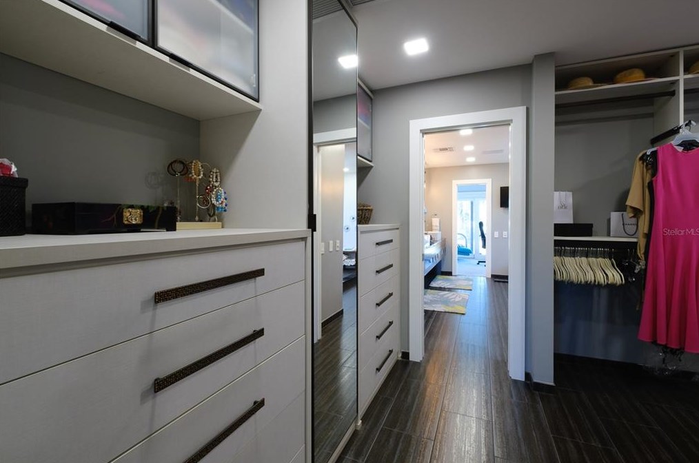 414 Mdw Lark Dr, Sarasota FL 34236-1902 exterior