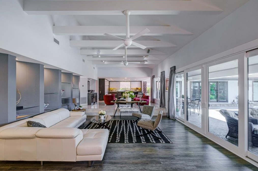 414 Mdw Lark Dr, Sarasota FL 34236-1902 exterior