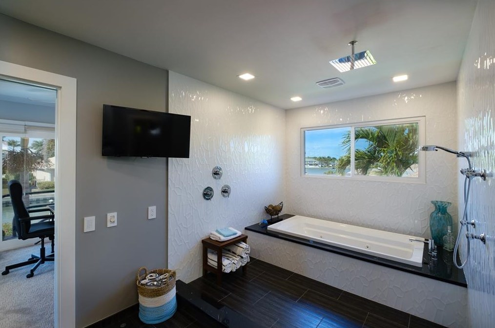 414 Mdw Lark Dr, Sarasota FL 34236-1902 exterior