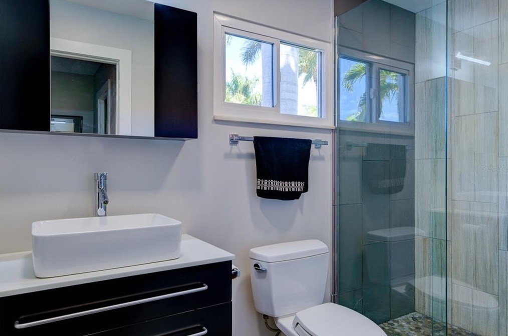 414 Mdw Lark Dr, Sarasota FL 34236-1902 exterior