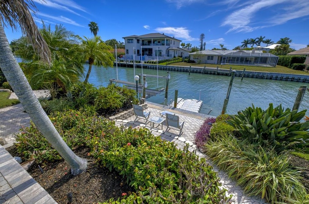 414 Mdw Lark Dr, Sarasota FL 34236-1902 exterior