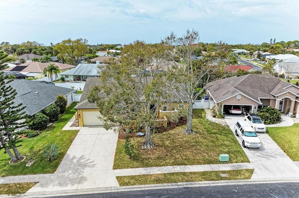 307 Bayside Pkwy, Nokomis FL 34275-3428 exterior