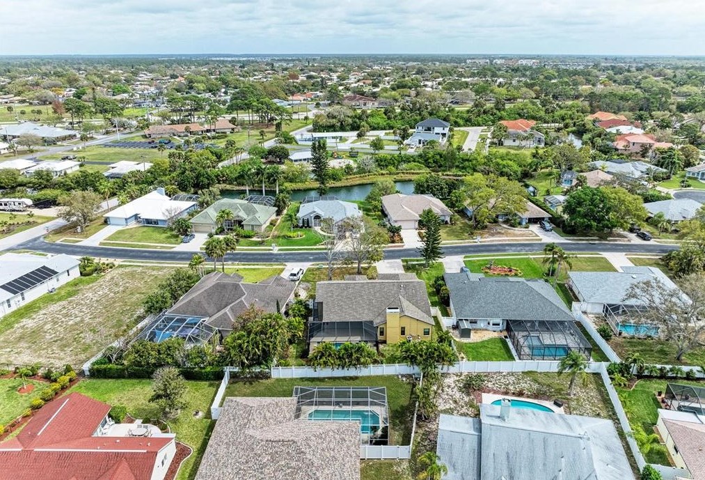 307 Bayside Pkwy, Nokomis FL 34275-3428 exterior