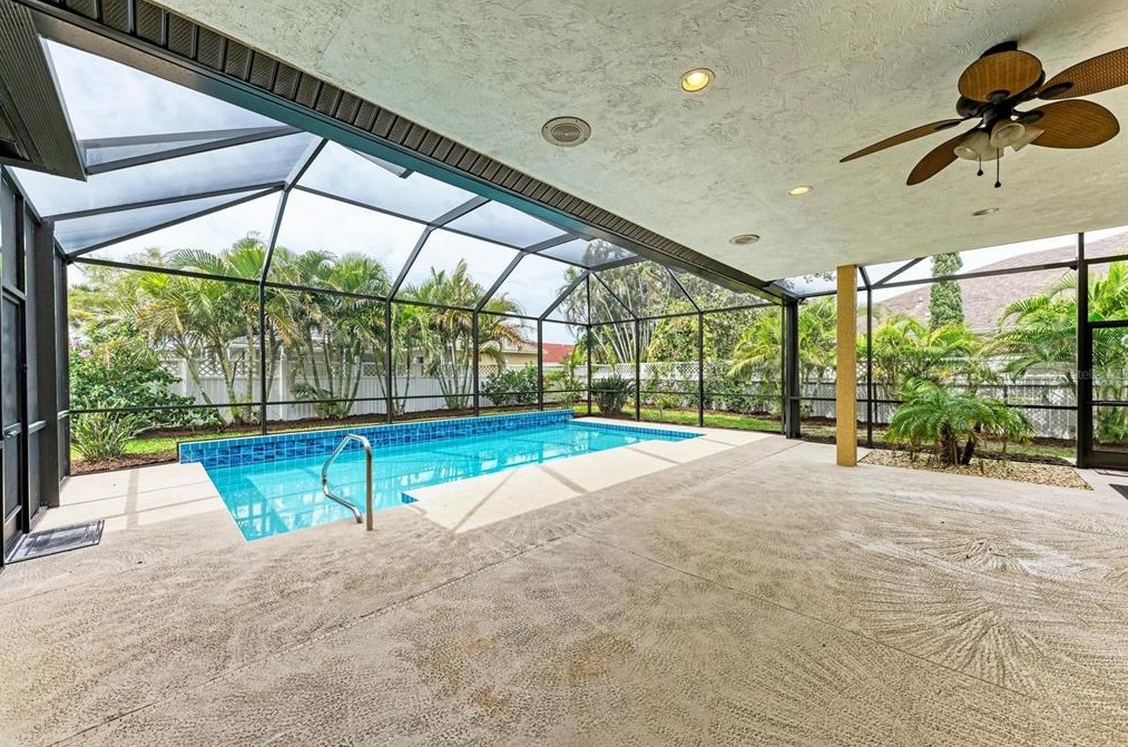 307 Bayside Pkwy, Nokomis FL 34275-3428 exterior