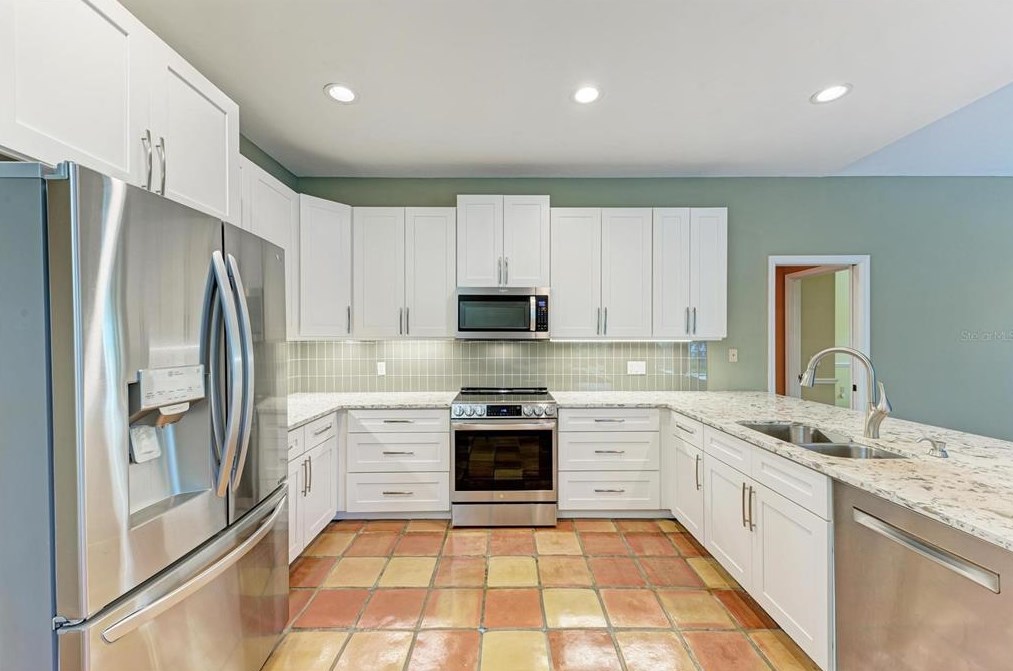 307 Bayside Pkwy, Nokomis FL 34275-3428 exterior