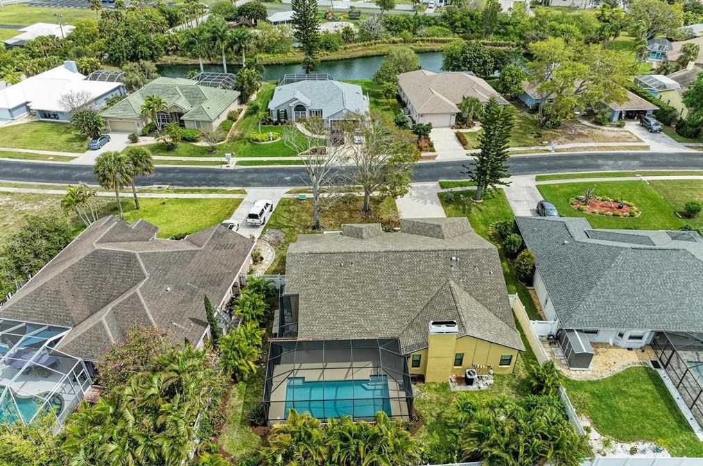 307 Bayside Pkwy, Nokomis FL 34275-3428 exterior