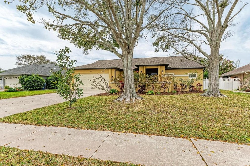 307 Bayside Pkwy, Nokomis FL 34275-3428 exterior