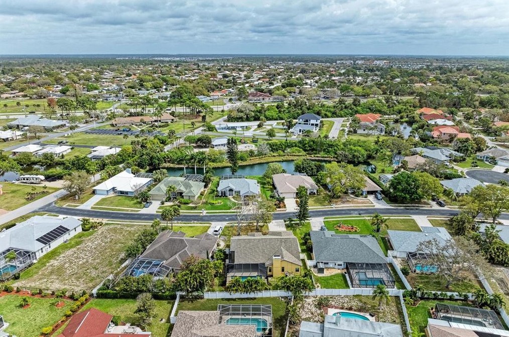 307 Bayside Pkwy, Nokomis FL 34275-3428 exterior