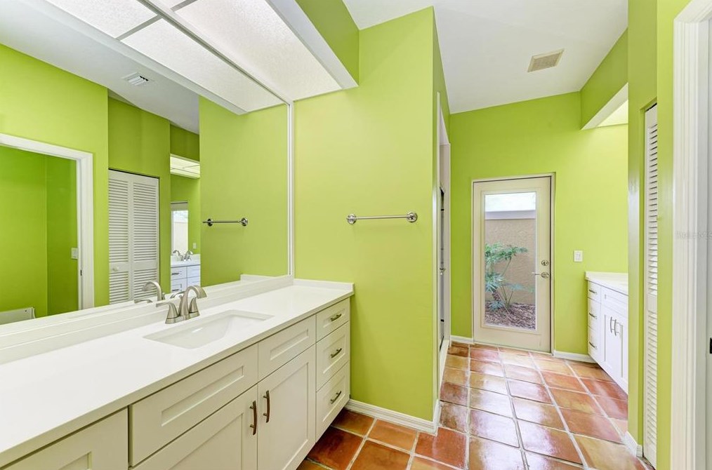 307 Bayside Pkwy, Nokomis FL 34275-3428 exterior