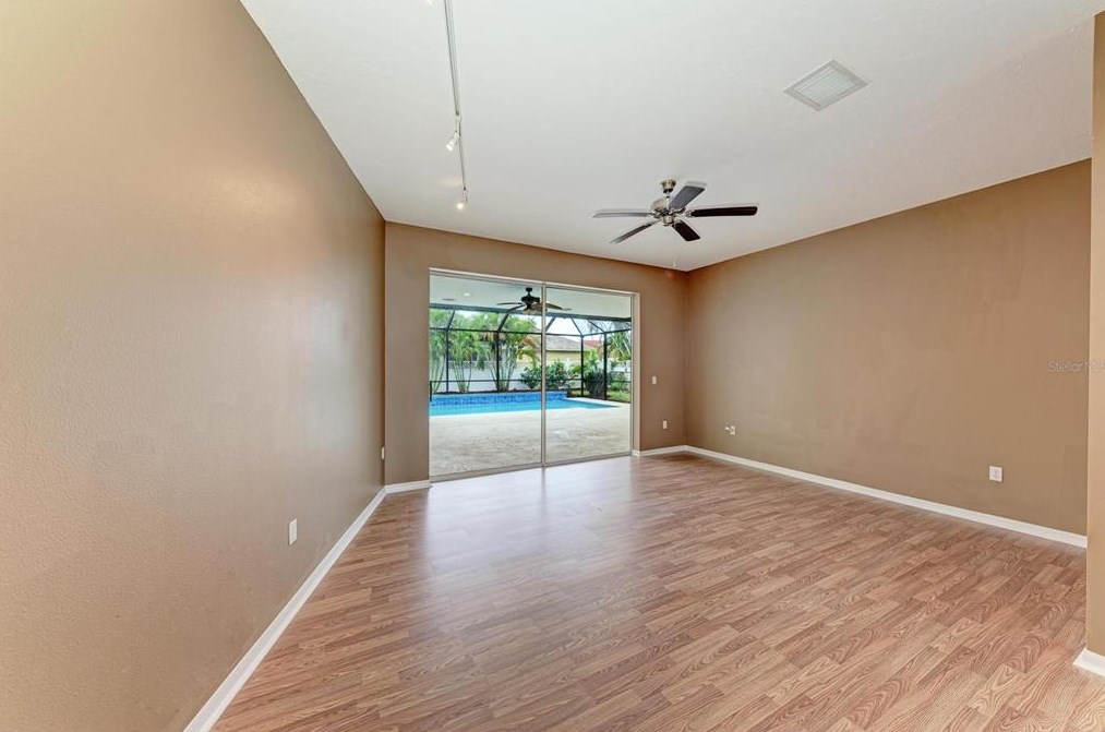 307 Bayside Pkwy, Nokomis FL 34275-3428 exterior